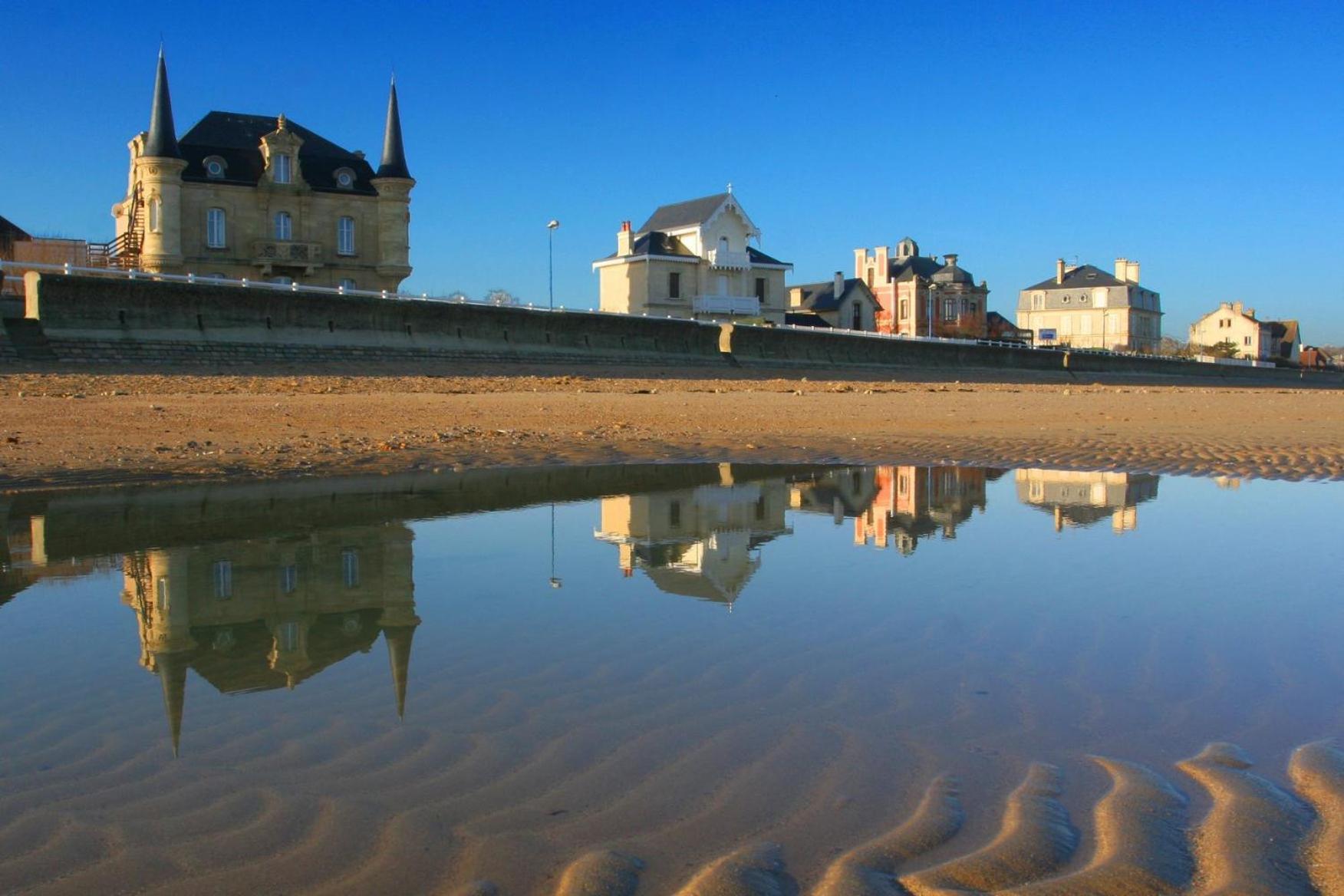 Les Douves Duplex 5 Personnes Lumineux Avec Jardin Et Terrasse Amenagee , Vue Sur Chateau A 5Mn De La Mer, Proche Omaha Beach Et Bayeux Commes Exterior photo